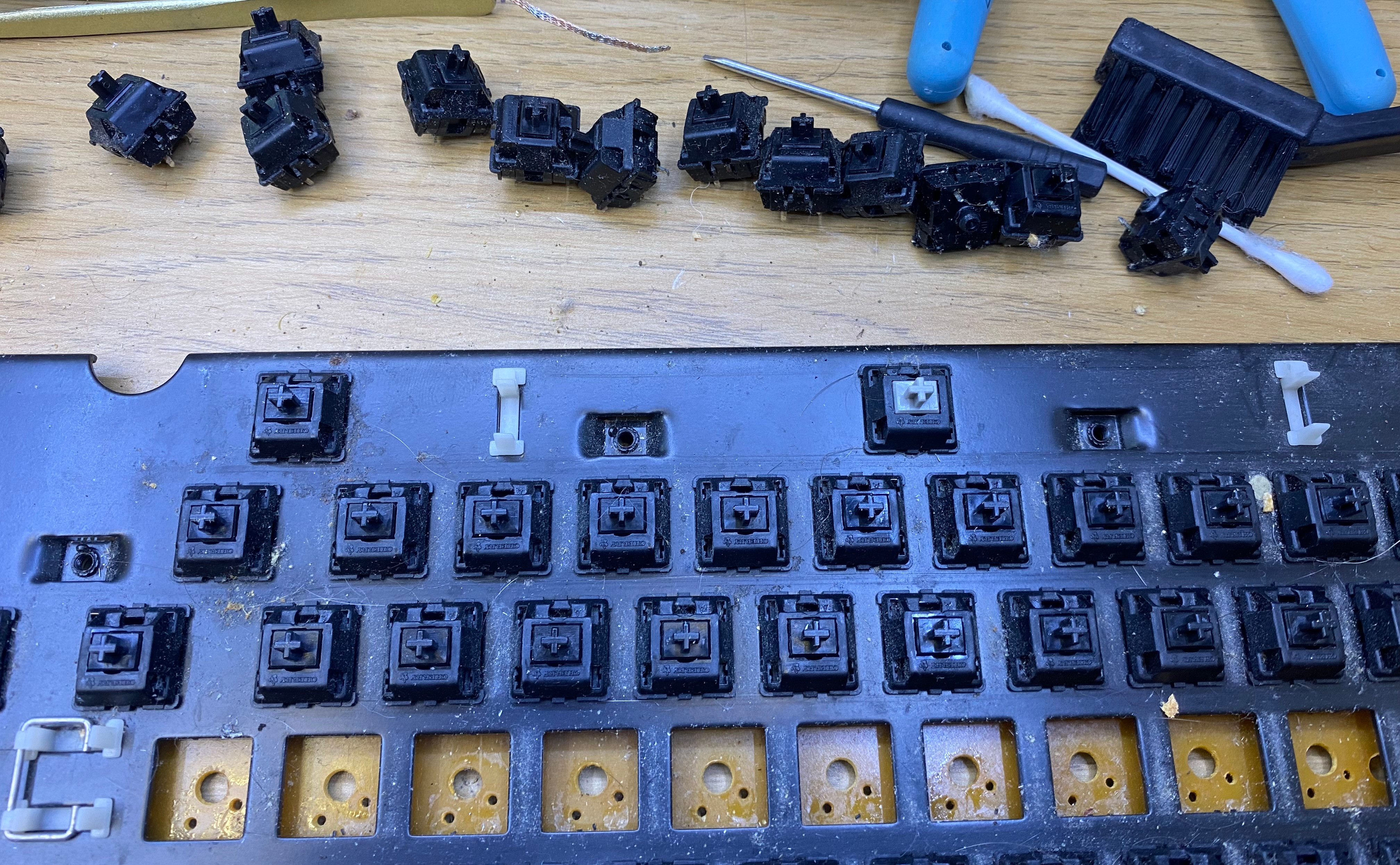 A row of switches desoldered from what turns out to be a very yucky keyboard